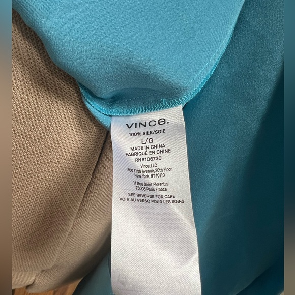 NWT Vince Stunning 100% silk Sky Blue Blouse button front L - Picture 6 of 6